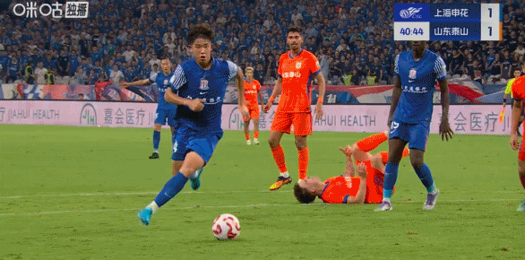 中超半场:汪海健角球破门,卡扎伊双响,申花暂2-2泰山