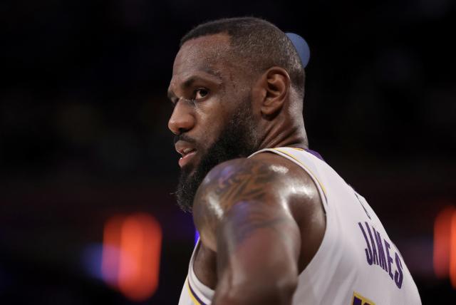 开云下载-丁威迪或因钱拒绝湖人 为留詹姆斯将追欧文米切尔