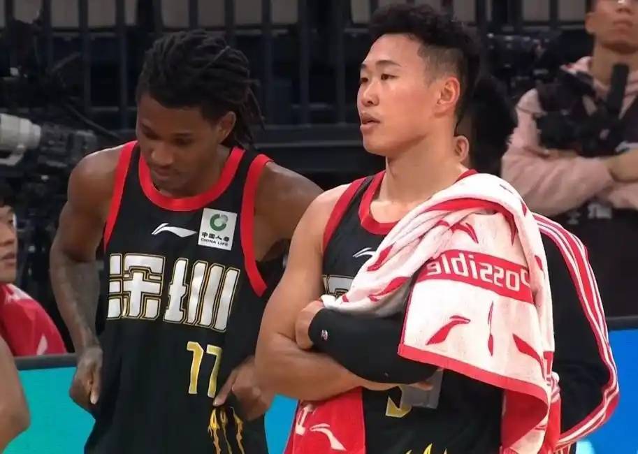 开云APP-疯狂一夜!一场比赛7技犯,深圳击溃山西,前CBA冠军惨遭18连败