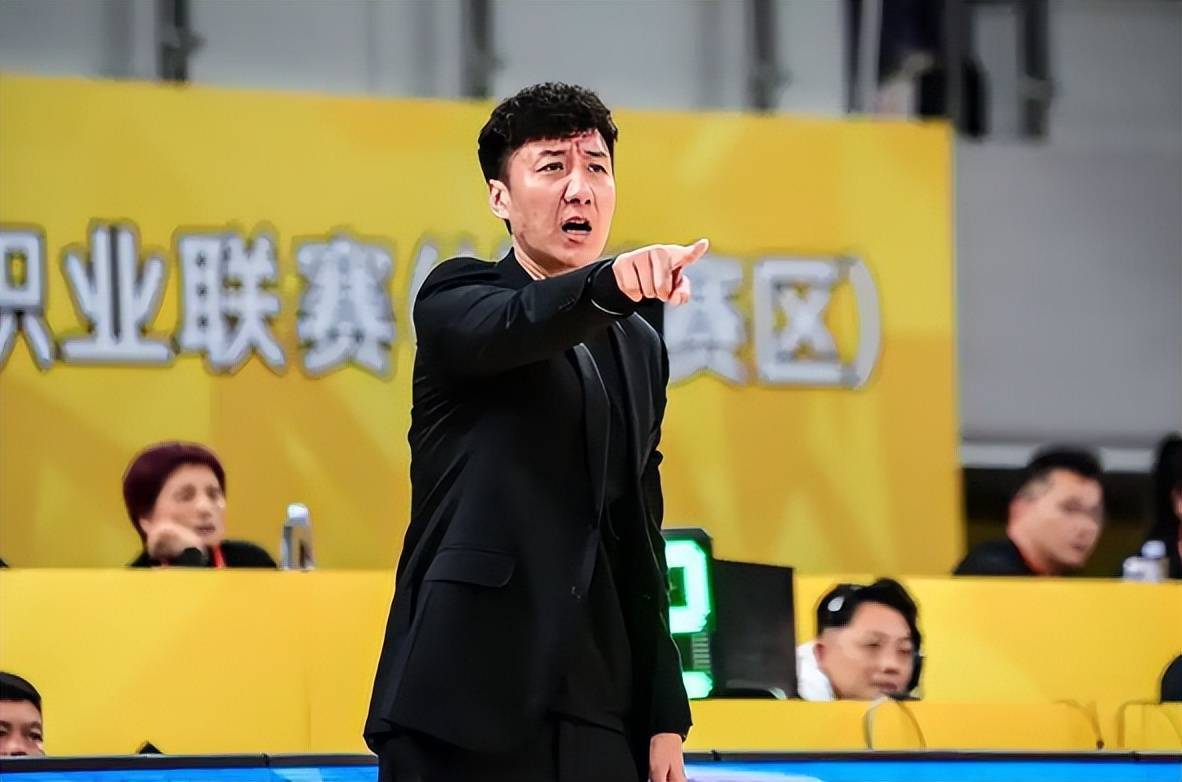 开云APP-疯狂一夜!一场比赛7技犯,深圳击溃山西,前CBA冠军惨遭18连败