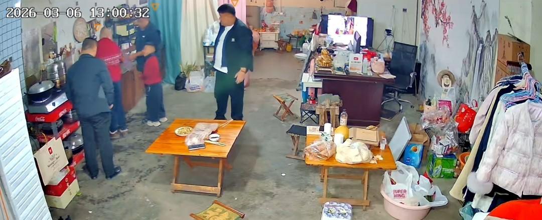 kaiyun-没出正月就理发，舅舅暴怒狠踹6岁外甥，妈妈给舅舅赔罪发红包！