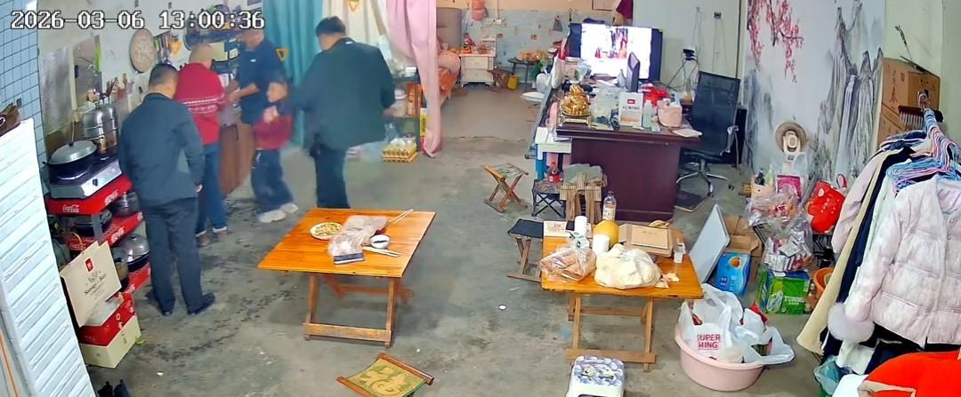 kaiyun-没出正月就理发，舅舅暴怒狠踹6岁外甥，妈妈给舅舅赔罪发红包！