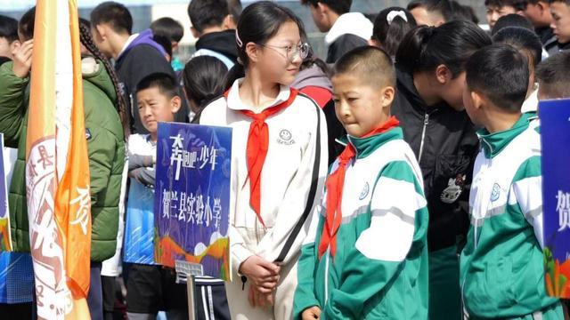 开云下载-宁夏贺兰足球联赛开赛助力少年绿茵成长