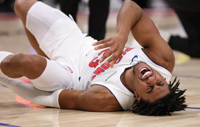 开云下载-突然被裁!5号秀毁了!当年那一滑铲啊|艾维|杰登-艾维|公牛|芝加哥公牛队|杰登·艾维_新浪体育_新浪新闻